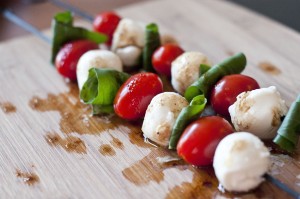 caprese salad recipe, skewer recipe, basil recipe, tomato recipe, mozzarella recipe, caprese salad skewer recipe, caprese skewers recipe, summer recipe, easy salad recipe, easy caprese recipe, easy recipe, food, cooking, recipes, taste arkansas