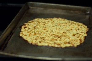 how to make cauliflower pizza crust, cauliflower pizza, gluten free pizza, paleo friendly pizza, healthy pizza, no carb pizza crust, easy recipe, no carb pizza crust recipe, cauliflower pizza crust recipe, taste arkansas, food, cooking, recipes