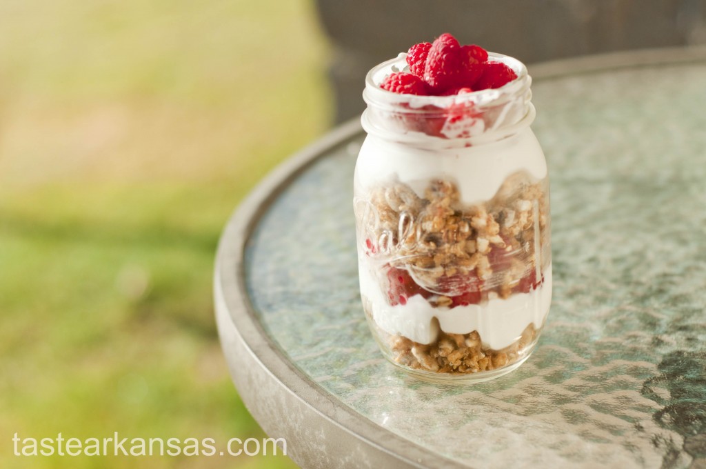 raspberry parfaits, raspberry yogurt parfait, summer snack, easy summer snack, cool summer snack, granola, raspberries, greek yogurt, vanilla greek yogurt