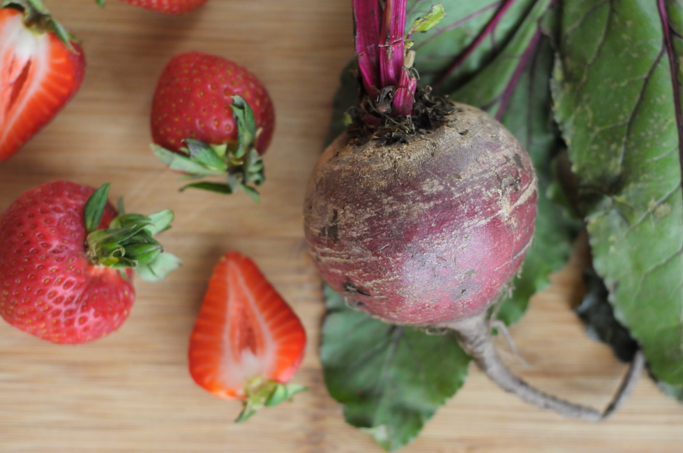 roasted-beet-strawberry-smoothie-1