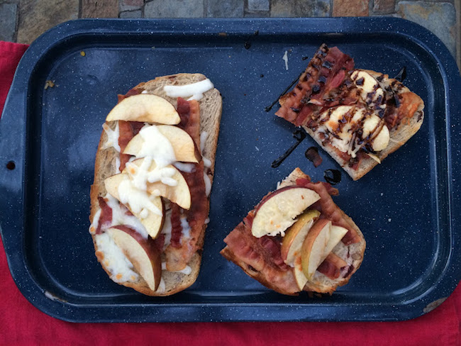 toasted bread topped with apples and bacon