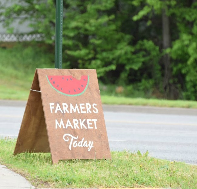 Farmers market sign